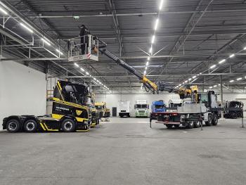 Mercedes-Benz AROCS 3253 8x8 / 65 t/m CRANE + JIB + WINCH / KRAN / GRUA