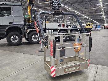 Mercedes-Benz AROCS 3253 8x8 / 65 t/m CRANE + JIB + WINCH / KRAN / GRUA