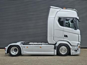Scania S590 V8 4x2 / RETARDER / FULL AIR / 54DKM