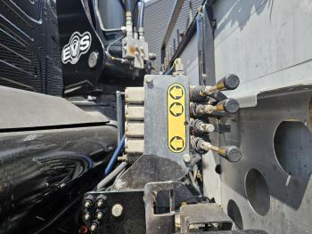 Volvo FH540 8X4 / HMF 28TM KRAN / CRANE / OPRIJ- MACHINETRANSPORT