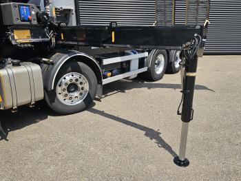 Volvo FH540 8X4 / HMF 28TM KRAN / CRANE / OPRIJ- MACHINETRANSPORT