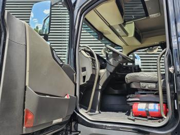 Volvo FH540 8X4 / HMF 28TM KRAN / CRANE / OPRIJ- MACHINETRANSPORT