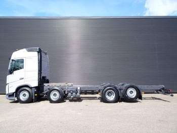 FH 500 / CHASSIS / 8x2/6 / LIFT STEERING AXLE / PTO