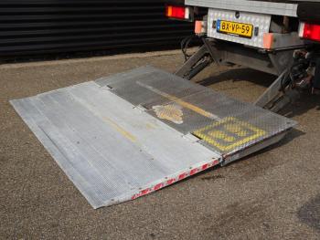CF 75.310 / 6x2*4 / ISOLATED CLOSED BOX - TAIL LIFT.