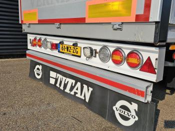 Fynkar K324T / 3 AXLE / TWIST-LOCKS / 2 X LIFT AXLE