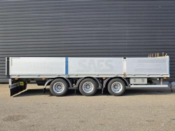 Fynkar K324T / 3 AXLE / TWIST-LOCKS / 2 X LIFT AXLE