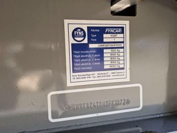 Fynkar K324T / 3 AXLE / TWIST-LOCKS / 2 X LIFT AXLE